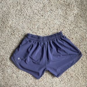 NWOT Lululemon Hotty Hot Shorts - Sz 4